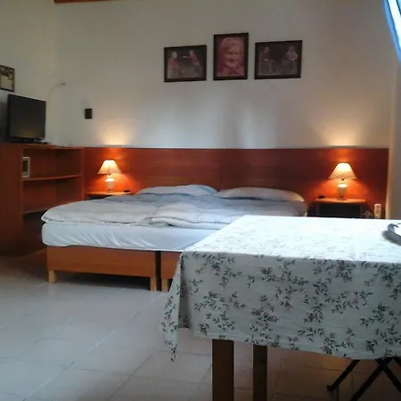 Pension Family Fabsits Bed & Breakfast 3*